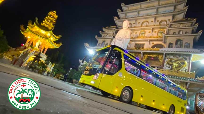 Các địa điểm tâm linh luôn đông khách dịp đầu năm
