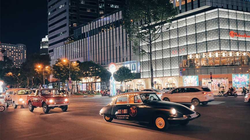 Xe cưới Citroen Ds trên đường phố Sài Gòn